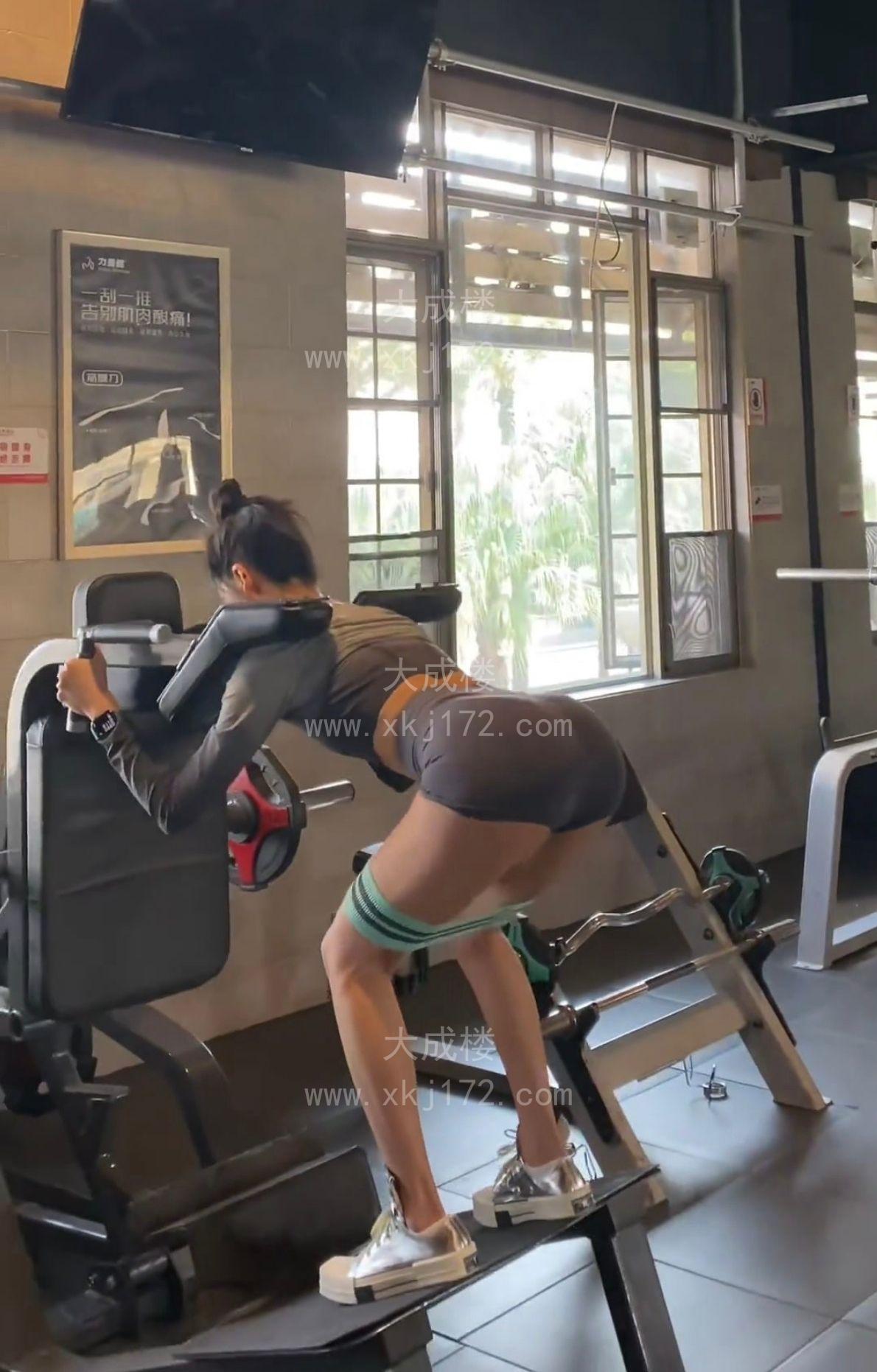 白云钢琴老师小桃子